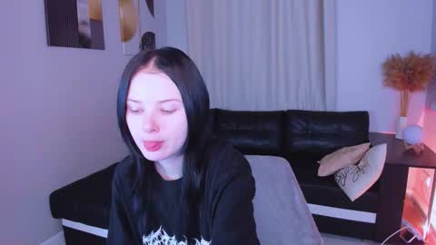 Snapshot of leila_xxbaby chatting on November 28, 1:25 pm Leila online show from November 28, 1:25 pm