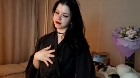 Mia online show from April 22, 3:02 pm