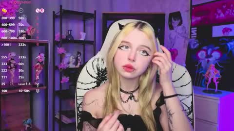 Leila online show from November 15, 4:03 pm