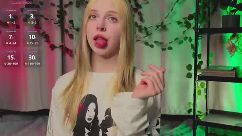 Snapshot of leiladwight chatting on February 15, 3:09 pm Leila online show from February 15, 3:09 pm