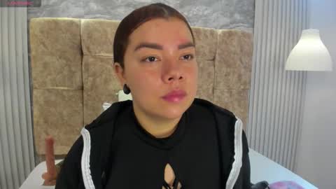 leilapons online show from January 18, 5:17 pm