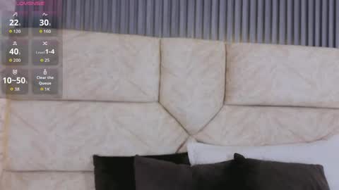 leilapons online show from April 18, 7:18 pm