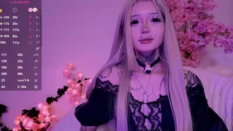 Snapshot of lein_bone chatting on February 12, 12:05 am Lein online show from February 12, 12:05 am