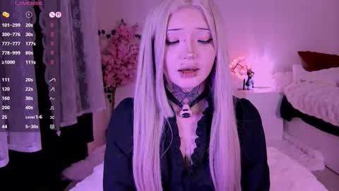 Snapshot of lein_bone chatting on February 19, 12:06 am Lein online show from February 19, 12:06 am