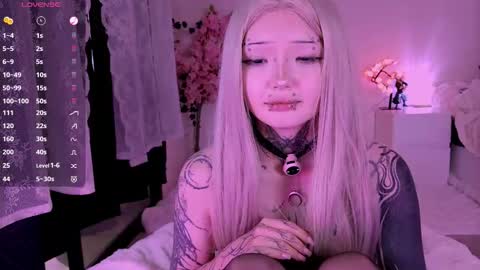 Snapshot of lein_bone chatting on February 20, 6:19 am Lein online show from February 20, 6:19 am