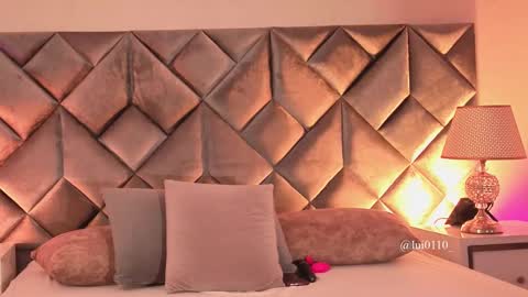 Leizathompson online show from February 6, 8:01 pm