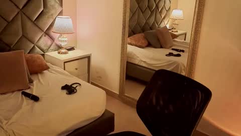 Leizathompson online show from February 20, 10:10 pm