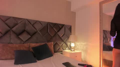 Leizathompson online show from March 26, 4:12 pm