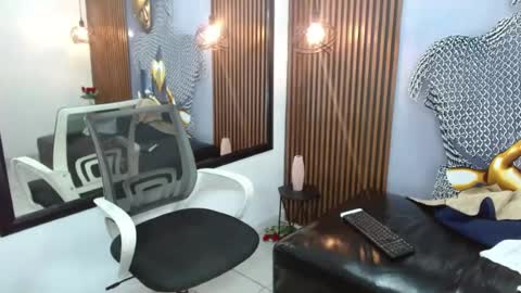 lelehott01 online show from June 29, 8:31 am