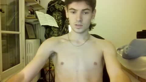 Snapshot of lelele44 chatting on November 8, 4:40 pm lelele44 online show from November 8, 4:40 pm