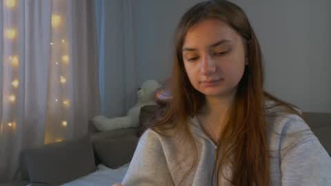 Lelia online show from May 12, 5:04 am