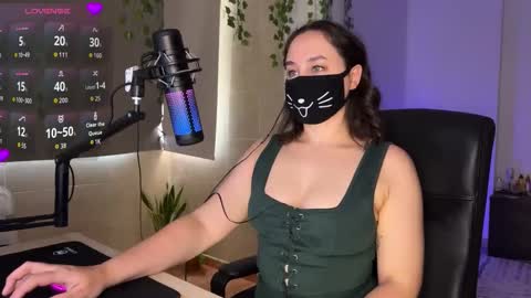 Snapshot of lemi_peachy chatting on October 20, 9:43 am Lemi online show from October 20, 9:43 am