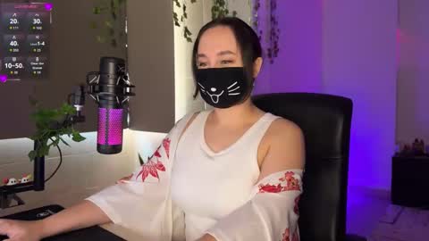 Snapshot of lemi_peachy chatting on November 18, 9:47 am Lemi online show from November 18, 9:47 am