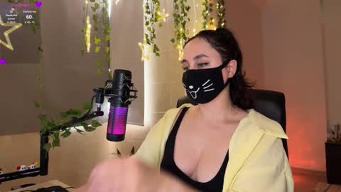 Snapshot of lemi_peachy chatting on December 3, 2:37 pm Lemi online show from December 3, 2:37 pm