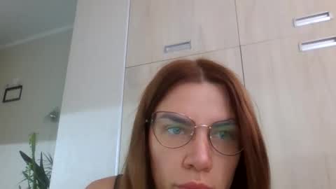 Snapshot of lena6122000 chatting on October 1, 10:54 am lena6122000 online show from October 1, 10:54 am