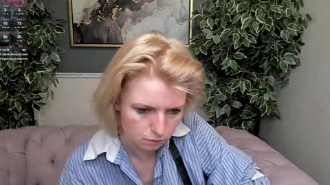 Snapshot of lena_paulles chatting on December 5, 2:22 pm Lena online show from December 5, 2:22 pm