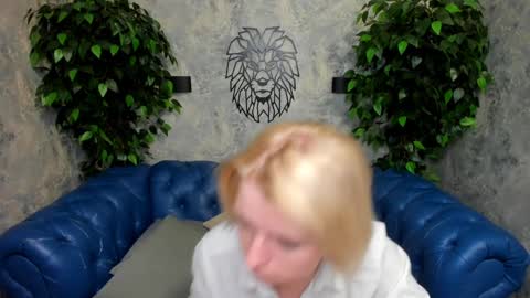 Snapshot of lena_paulles chatting on December 12, 11:29 am Lena online show from December 12, 11:29 am