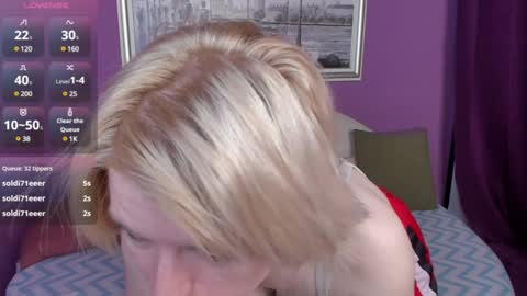 Snapshot of lena_paulles chatting on December 14, 10:45 am Lena online show from December 14, 10:45 am