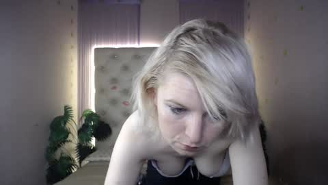 Snapshot of lena_paulles chatting on December 18, 7:04 am Lena online show from December 18, 7:04 am