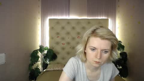 Snapshot of lena_paulles chatting on December 24, 10:11 am Lena online show from December 24, 10:11 am