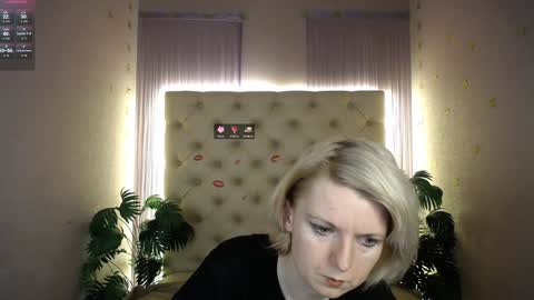 Snapshot of lena_paulles chatting on December 28, 4:08 am Lena online show from December 28, 4:08 am