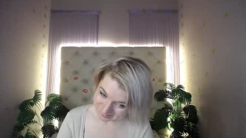 Snapshot of lena_paulles chatting on January 10, 4:01 am Lena online show from January 10, 4:01 am