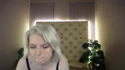 Snapshot of lena_paulles chatting on January 29, 11:51 am Lena online show from January 29, 11:51 am