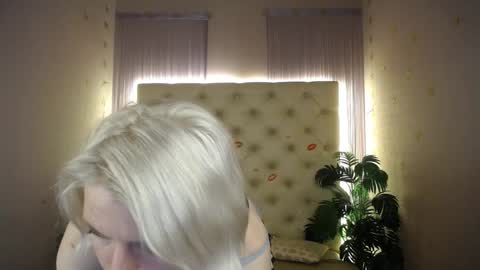 Snapshot of lena_paulles chatting on January 29, 2:53 pm Lena online show from January 29, 2:53 pm