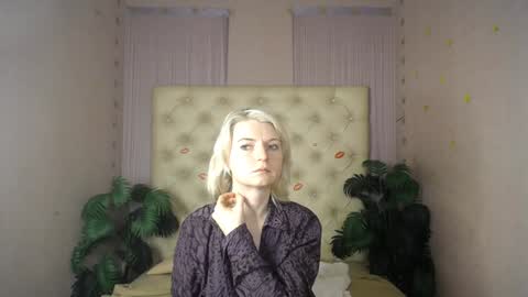 Snapshot of lena_paulles chatting on February 8, 7:04 am Lena online show from February 8, 7:04 am