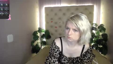 Snapshot of lena_paulles chatting on February 15, 7:06 am Lena online show from February 15, 7:06 am