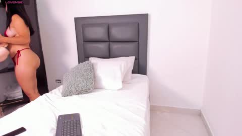 Snapshot of lena_rousseau chatting on February 7, 5:31 am Lena Rousseau online show from February 7, 5:31 am