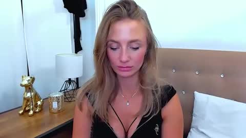 Snapshot of lena_sexi chatting on October 1, 9:21 pm lena_sexi online show from October 1, 9:21 pm