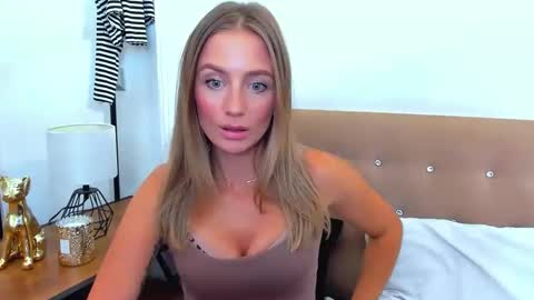 Snapshot of lena_sexi chatting on October 5, 6:17 pm lena_sexi online show from October 5, 6:17 pm