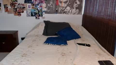 Snapshot of lena_turner_ chatting on April 23, 9:17 pm Lena online show from April 23, 9:17 pm