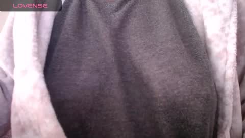 Snapshot of lenagolden chatting on October 15, 9:42 am lenagolden online show from October 15, 9:42 am