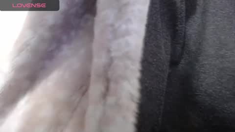 Snapshot of lenagolden chatting on December 5, 1:20 pm lenagolden online show from December 5, 1:20 pm