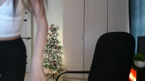 Snapshot of lenagordon chatting on January 18, 7:01 am lenagordon online show from January 18, 7:01 am