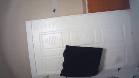 Snapshot of lenah6 chatting on February 3, 6:22 am lenah6 online show from February 3, 6:22 am