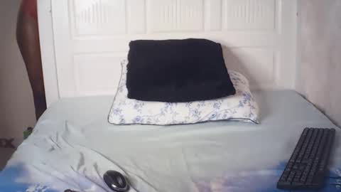 Snapshot of lenah6 chatting on February 13, 2:29 am lenah6 online show from February 13, 2:29 am