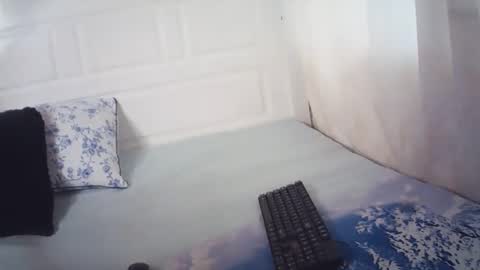 Snapshot of lenah6 chatting on February 15, 7:51 am lenah6 online show from February 15, 7:51 am