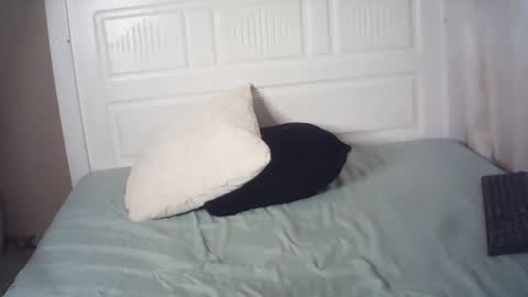 Snapshot of lenah6 chatting on March 3, 4:07 am lenah6 online show from March 3, 4:07 am