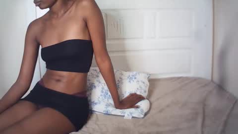 Snapshot of lenah6 chatting on April 10, 4:50 am lenah6 online show from April 10, 4:50 am