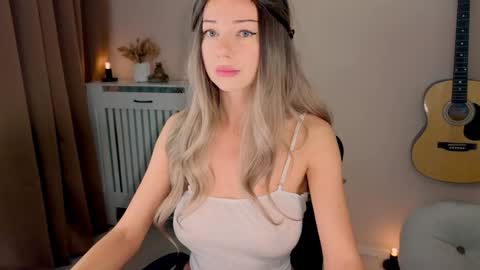 Snapshot of lenamuti chatting on February 9, 8:07 am Lena online show from February 9, 8:07 am