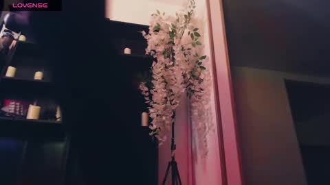 Lenna Kang online show from December 18, 8:15 pm