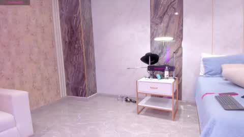 Lenathompson online show from December 5, 3:15 am