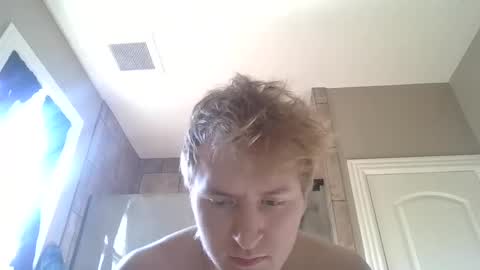 Snapshot of lenewton2004 chatting on February 9, 5:33 pm lenewton2004 online show from February 9, 5:33 pm