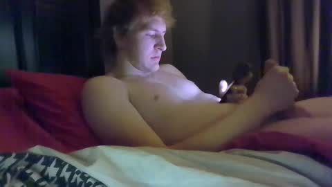 Snapshot of lenewton2004 chatting on February 24, 1:46 am lenewton2004 online show from February 24, 1:46 am