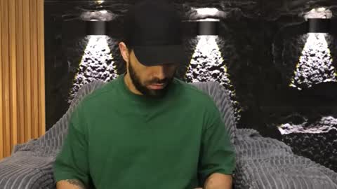 Leo  Diaz online show from March 17, 1:54 am