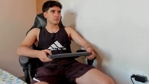 Snapshot of leo_jones389 chatting on December 18, 5:31 pm Leo Jones online show from December 18, 5:31 pm