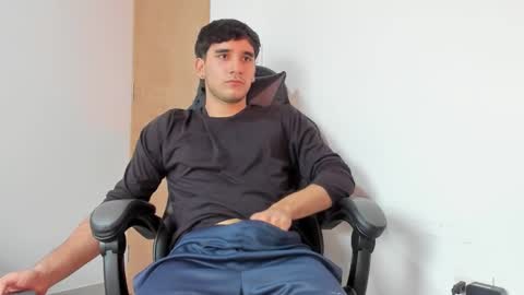 Snapshot of leo_jones389 chatting on February 4, 9:20 pm Leo Jones online show from February 4, 9:20 pm